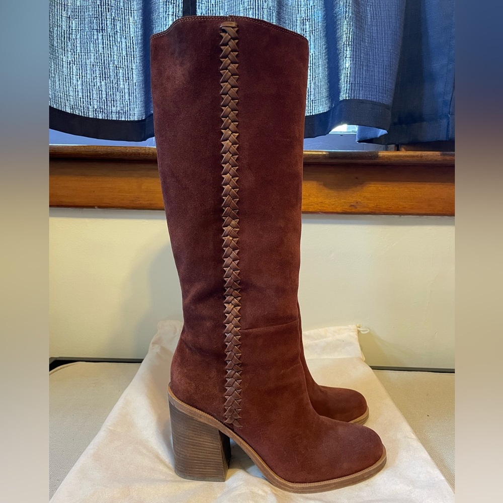 Knee-high Slouchy Suede Ugg Boots - Women’s 9.5